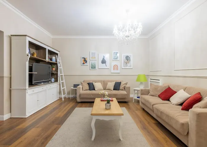Charming Apartment With Patio A Few Steps From Colosseum